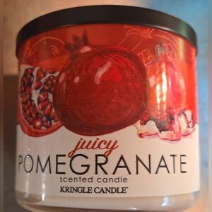 🔺️🆕️🔺️Kringle Candle-Juicy Pomegranate Scented Candle - Red